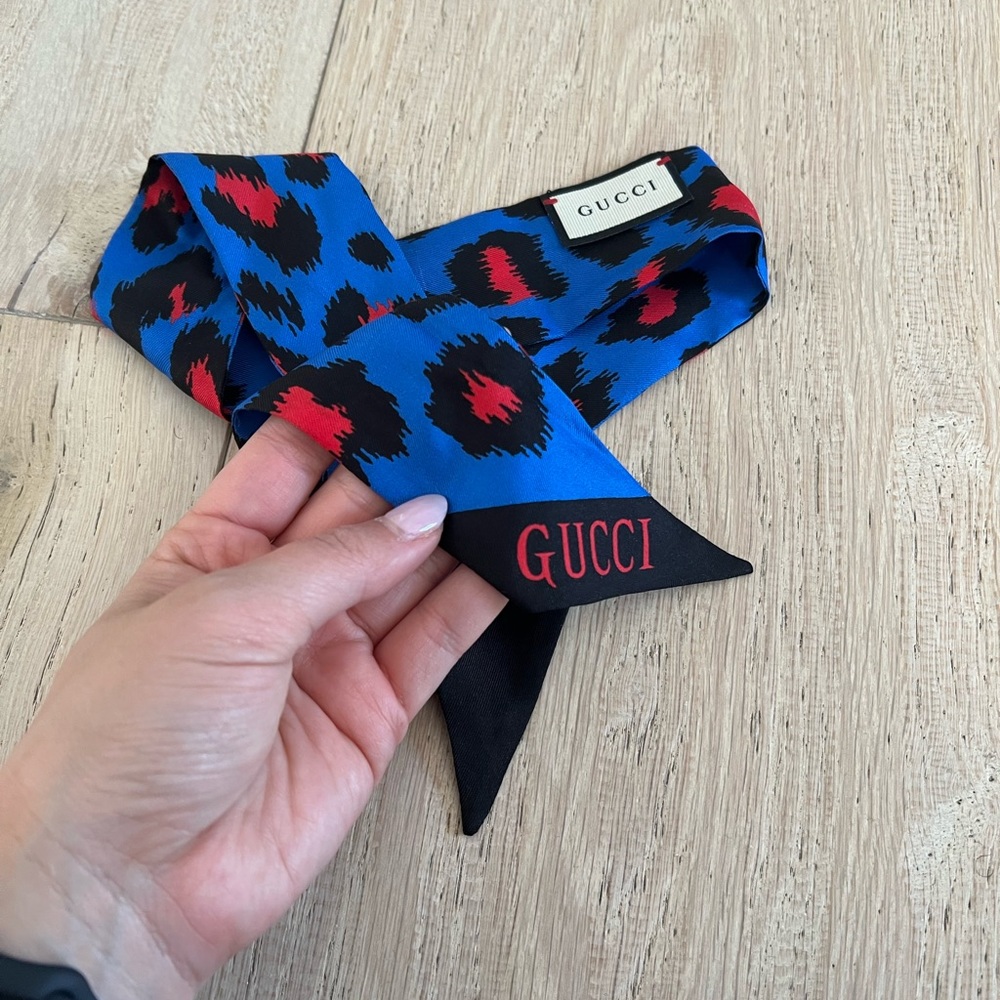 Gucci neck Scarf